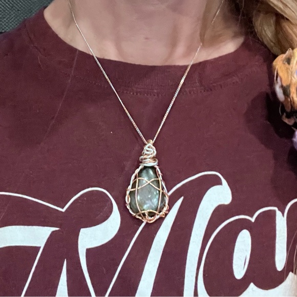 Mesmerizing Mixed Metal Rainbow Labradorite Necklace - Picture 12 of 12